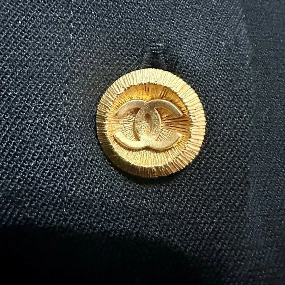 CHANEL 3 Gold CC Buttons - Picture 3 of 4
